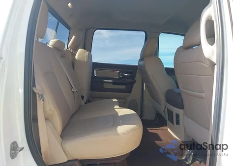 2017 Ram 1500 Laramie 4X4 5'7 Box z USA, uszkodzony, nr VIN 1C6RR7NT5HS660003